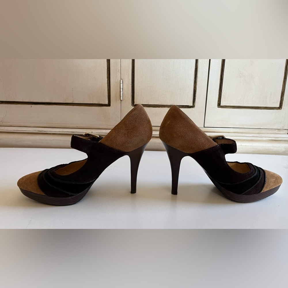 MICHAEL Michael Kors Brown Tan Black Suede Maryjane Gold buckle Pump Size 6.5 - Picture 4 of 16